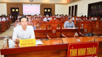 សន្និសីទដើម្បីសិក្សា ស្វែងយល់ និងស្វែងយល់ឱ្យបានហ្មត់ចត់នូវការណែនាំ ការសន្និដ្ឋាន និងបទប្បញ្ញត្តិរបស់ការិយាល័យនយោបាយ និងលេខាធិការដ្ឋាន