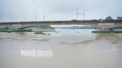 ជំនន់​ទឹក​ទន្លេ Day River លើស​កម្រិត​ទឹក​ជំនន់​ជា​ប្រវត្តិសាស្ត្រ​ក្នុង​ឆ្នាំ ២០១៧