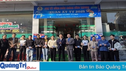 750 shopping vouchers for workers at the "Tet Market of the Industry and Trade Union in the Year of the Snake"