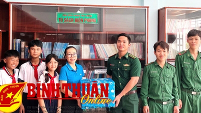 អំណោយ "សៀវភៅការពារព្រំដែន" ដល់សាលាបឋមសិក្សា តាន់ ថាង ១