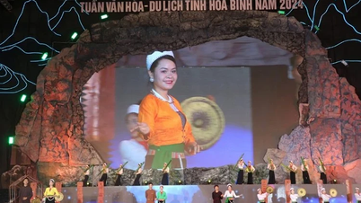 Liên hoan trình diễn trang phục các dân tộc tỉnh Hòa Bình - Báo Lạng Sơn: Tin tức mới nhất, chính xác, uy tín