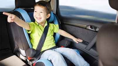 Ab 2026 dürfen Kinder unter 10 Jahren nicht mehr auf dem Vordersitz eines Autos sitzen.