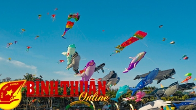 Khá đông du khách đến với biển Phan Thiết