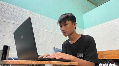 후에 대학의 두 신입생의 결의는 불행한 운명보다 더 강합니다.
