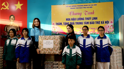 Hoa hậu Lương Thùy Linh thăm, tặng quà Trung tâm Bảo trợ xã hội tỉnh