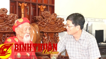 អនុប្រធានគណៈកម្មាធិការប្រជាជនខេត្ត លោក Nguyen Hong Hai បានទៅសួរសុខទុក្ខ និងជូនអំណោយដល់ទាហាន Dien Bien នៅ Tanh Linh