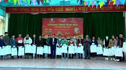 ប្រជាជនខេត្ត Cao Bang ស្វាគមន៍បុណ្យចូលឆ្នាំថ្មី ឆ្នាំ 2023 ក្នុងបរិយាកាសរីករាយ កក់ក្តៅ សុវត្ថិភាព និងសន្សំសំចៃ។