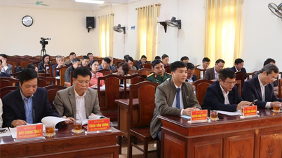 Kim Thanh discusses solutions to effectively apply political theory in party building work at the grassroots level.