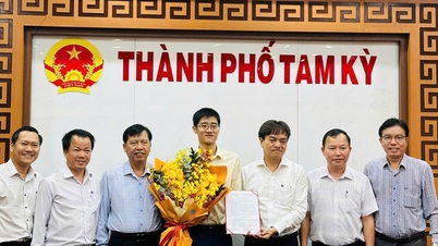 Comrade Nguyen Van Hieu holds the position of Chief of Office of the People's Council - People's Committee of Tam Ky city.