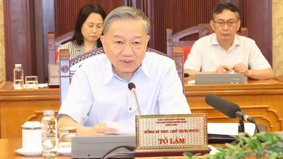 General Secretary and President visits people and soldiers affected by storm No. 3