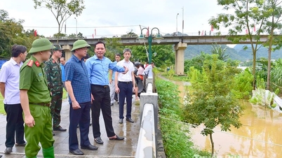 Phó Chủ tịch UBND tỉnh Nguyễn Mạnh Tuấn kiểm tra tình hình mưa lũ tại Yên Sơn và thành phố Tuyên Quang
