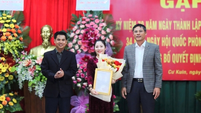 ស្រុក Cu Kuin៖ កិច្ចប្រជុំដើម្បីអបអរសាទរខួបលើកទី ៧៩ នៃការបង្កើតកងទ័ពប្រជាជនវៀតណាម និងប្រកាសសេចក្តីសម្រេចរបស់លេខាគណៈកម្មាធិការបក្សយោធាស្រុក។
