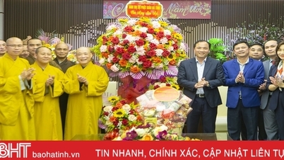 គណៈកម្មាធិការប្រតិបត្តិនៃគណៈសង្ឃខេត្ត Ha Tinh សូមជូនពរគណៈកម្មាធិការបក្ស និងប្រជាជនខេត្តជួបតែសេចក្តីសុខក្នុងឆ្នាំថ្មី។