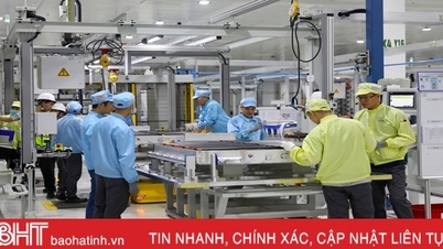 Lao động Nhà máy Pin VinES Hà Tĩnh phấn khởi khi đón những sản phẩm đầu tiên