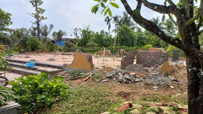 Anh Nguyễn Ngọc Chiến tháo dỡ xong ngôi nhà gỗ 2 tầng vi phạm trên đất nông nghiệp ở Kinh Môn