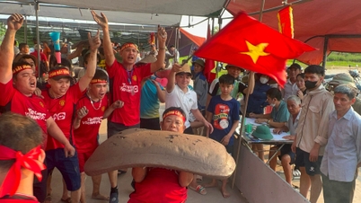 Ung Hoe resounded with the sound of firecrackers.