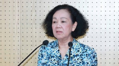 정치국은 인사 업무에 있어서 지도자에게 권한과 책임을 시범적으로 할당하는 것을 규제합니다.
