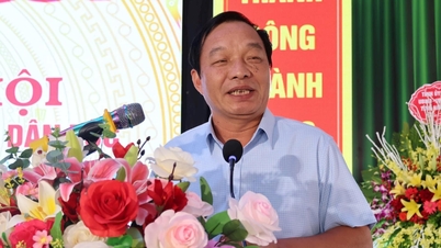 អនុលេខាគណៈកម្មាធិការបក្សខេត្ត Le Van Hieu ចូលរួមទិវាឯកភាពជាតិនៅឃុំ Kim Dinh (Kim Thanh)