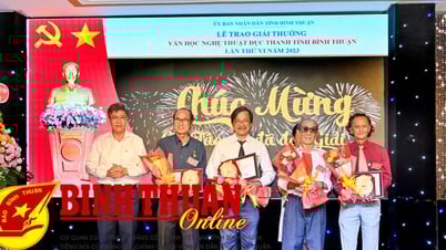 Trao Giải thưởng Văn học nghệ thuật Dục Thanh