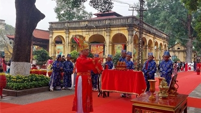 Cérémonie d'offrande d'encens pour ouvrir le printemps à la citadelle impériale de Thang Long