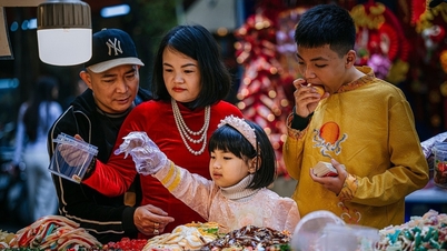 Hanoi on New Year's Eve through the lens of Western tourists
