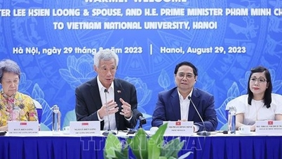 Thủ tướng Phạm Minh Chính và Thủ tướng Lý Hiển Long gặp gỡ sinh viên ĐHQG Hà Nội
