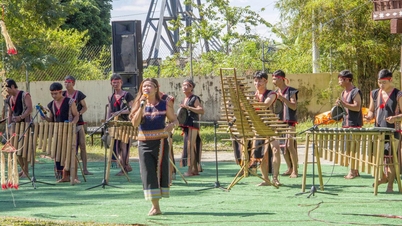 ខំ​រក្សា​បទ​ភ្លេង​ប្រជាប្រិយ