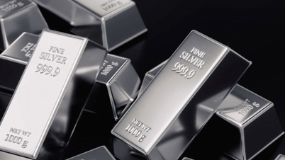 Tăng mạnh mẽ, vượt mốc 32 USD/ounce