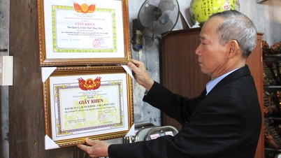 'សមាជិកបក្សទៅមុន' ដើម្បី 'ប្រទេសធ្វើតាម'