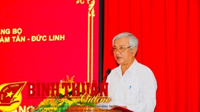 ផ្ទេរ និងទទួលគណៈបក្ស និងសមាជិកបក្សទៅមូលដ្ឋាន
