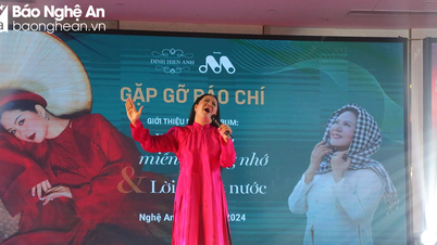 តារាចម្រៀង Dinh Hien Anh បានចេញអាល់ប៊ុមពីរដង Loi ca dat nuoc និង Dong chuoi mien thuong nho