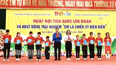 ឆ្ពោះទៅកាន់មហោស្រពសហជីពនៅឃុំ Ninh Tien