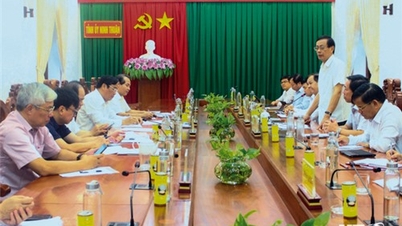 គណៈប្រតិភូមជ្ឈិមសមាគមមនុស្សចាស់វៀតណាមបានធ្វើការជាមួយគណៈកម្មាធិការបក្សខេត្ត