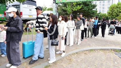 Long queue of visitors waiting to enter Vietnam Pho Festival in Seoul