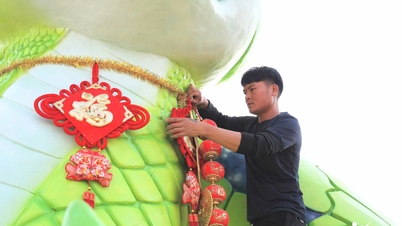9x បុរសម្នាក់នៅ Bac Giang ផលិតពស់វែកទម្ងន់ជាង 7 តោន