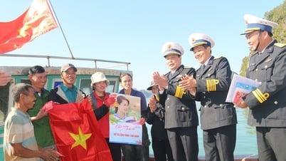 Vượt sóng chở "Tết" ra đảo xa