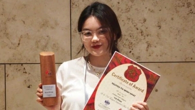Nguyen Thi Minh Nhat이 ZhongSin 국제 음악 콩쿠르에서 1등을 차지했습니다.