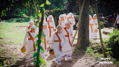Water procession dance at My Son Sanctuary