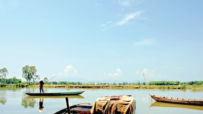កំពង់​ផែ​សុភាព ទូក​ចត...