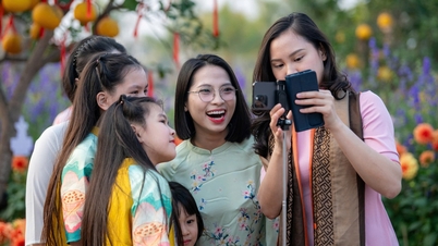 សួស្តីឆ្នាំថ្មី សូមជូនពរ At Ty ដល់សាច់ញាតិ មិត្តរួមការងារ និងលោកគ្រូអ្នកគ្រូ