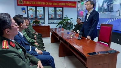 Chủ tịch UBND TP Đà Nẵng thăm, động viên các lực lượng ứng trực đêm giao thừa