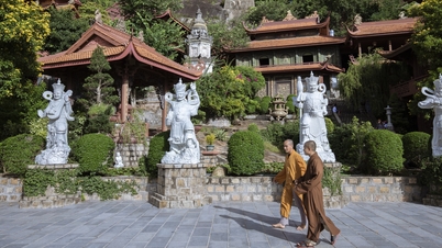 美しく神聖な寺院が2025年初春に観光客を魅了