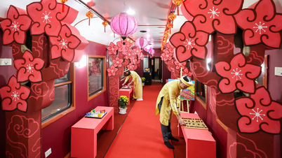 Experience painting and playing games on the train running through New Year's Eve