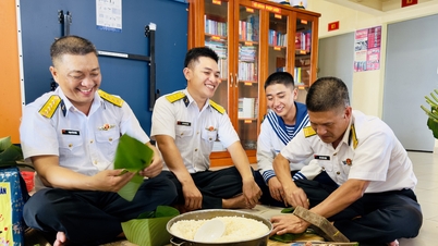 តេត​របស់​ទាហាន​ជើង​ទឹក​នៅ​ឆ្ងាយ​ពី​ផ្ទះ៖ រុំ​បាន​ជុង​នៅ​លើ​កន្លែង​ខួង