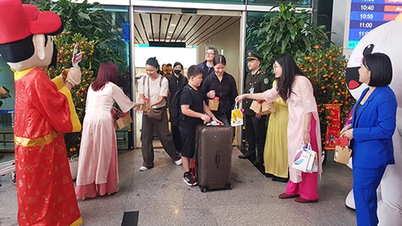 More than 140 flights carrying about 20,000 passengers landed in Da Nang on the first day of the Lunar New Year.