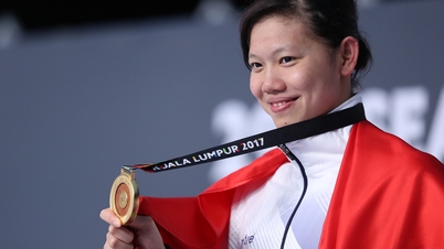 There is an Anh Vien who smiles with children all day and teaches swimming to the active community.