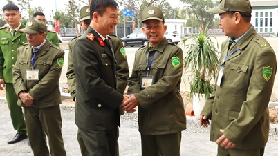 ស្នងការនគរបាលខេត្ត Hai Duong ចុះត្រួតពិនិត្យ និងជូនពរឆ្នាំថ្មីដល់កងកម្លាំងដែលកំពុងបំពេញភារកិច្ច