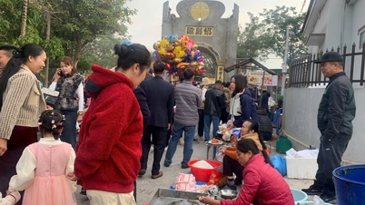 On the second day of Tet, traditional markets in Hai Duong reopened.