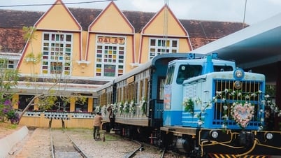 What is attractive about traveling to Da Lat in spring by ancient train?