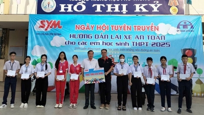 โรงเรียนมัธยมโฮ่ทิกกี้จัดงานเทศกาลเพื่อส่งเสริมการเรียนรู้การขับขี่ปลอดภัยให้กับนักเรียน